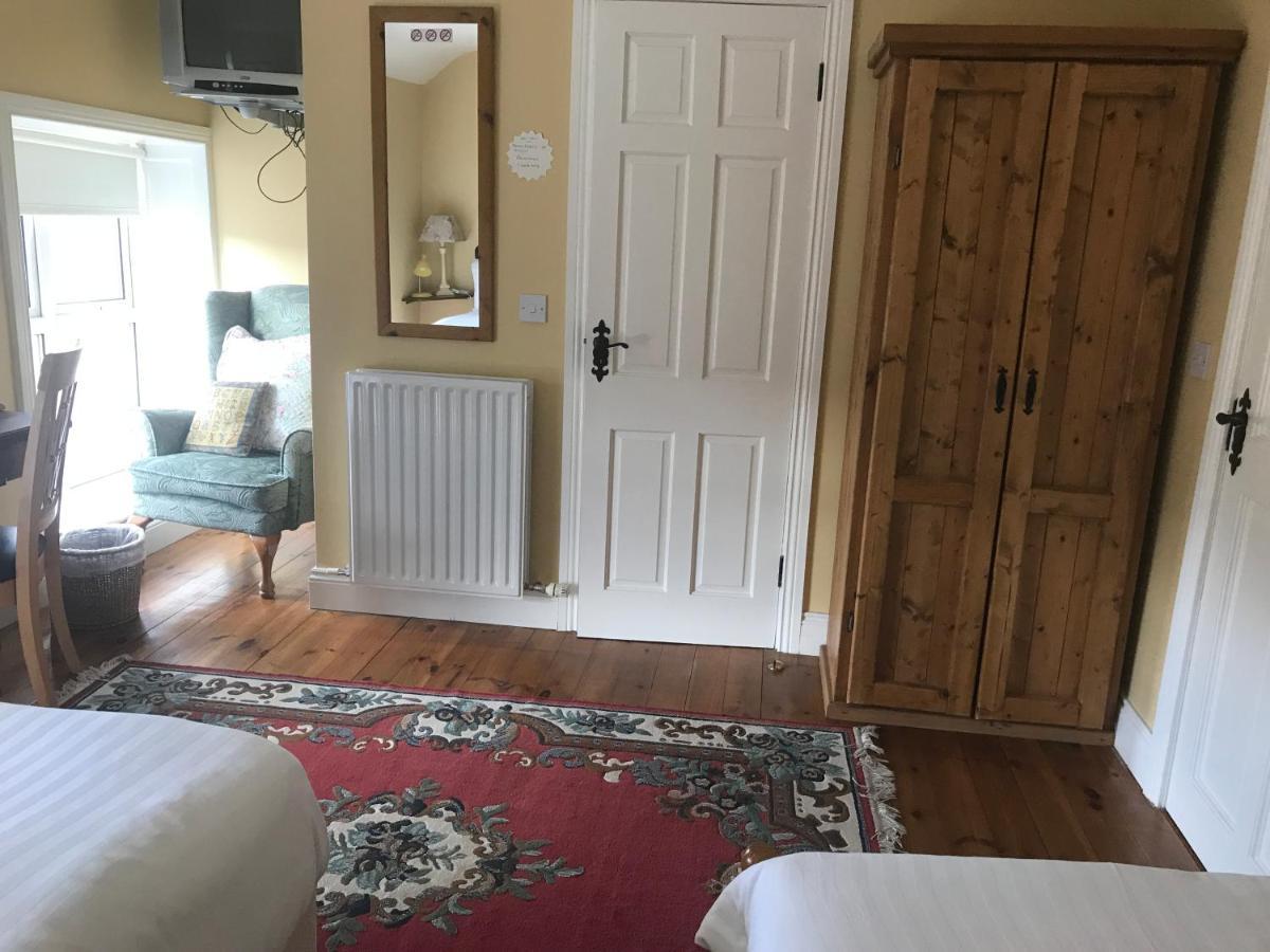 Teac Seain Bar & Bnb Anascaul 외부 사진