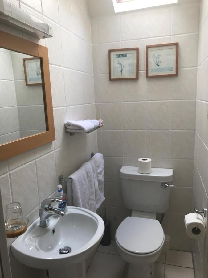 Teac Seain Bar & Bnb Anascaul 외부 사진
