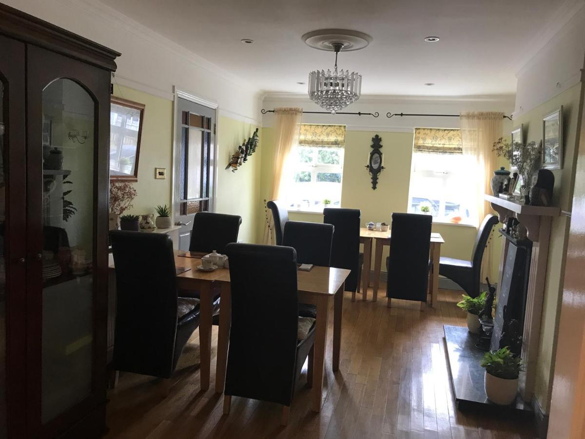 Teac Seain Bar & Bnb Anascaul 외부 사진