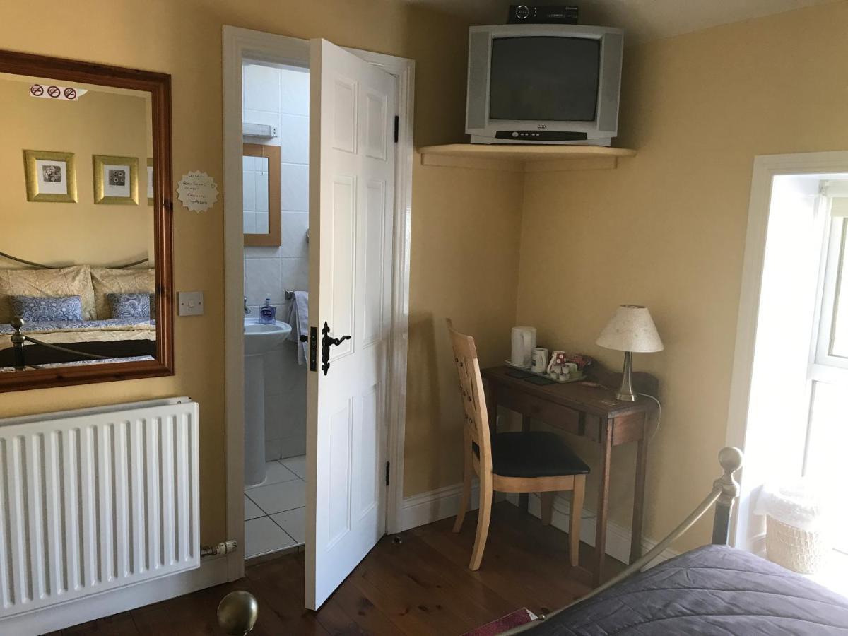 Teac Seain Bar & Bnb Anascaul 외부 사진