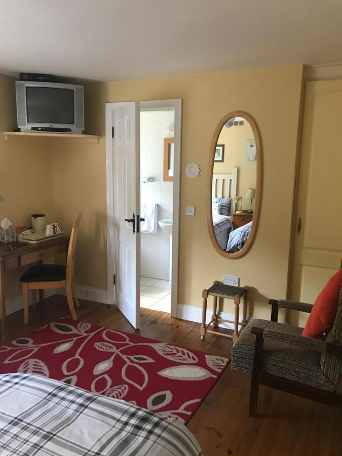 Teac Seain Bar & Bnb Anascaul 외부 사진