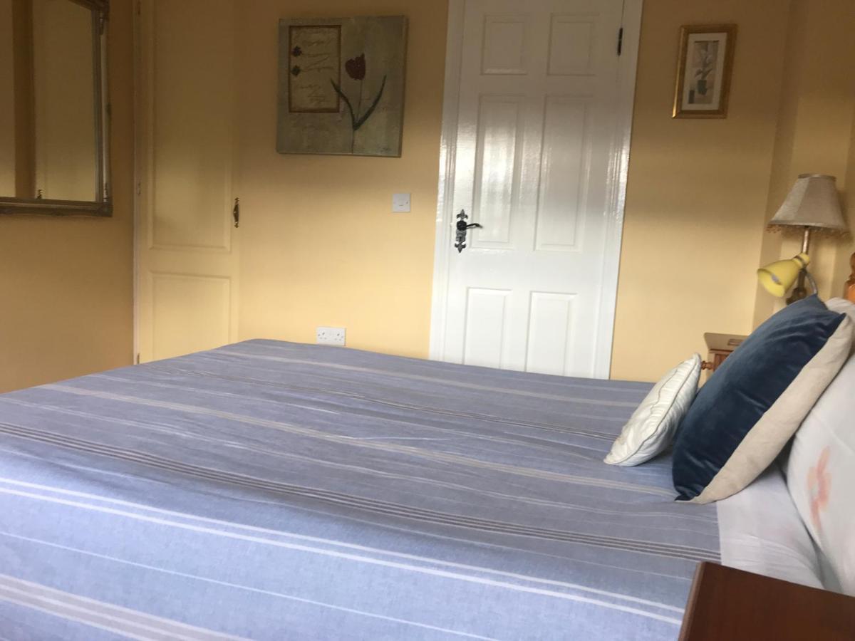 Teac Seain Bar & Bnb Anascaul 외부 사진