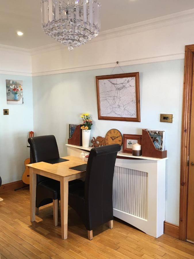 Teac Seain Bar & Bnb Anascaul 외부 사진
