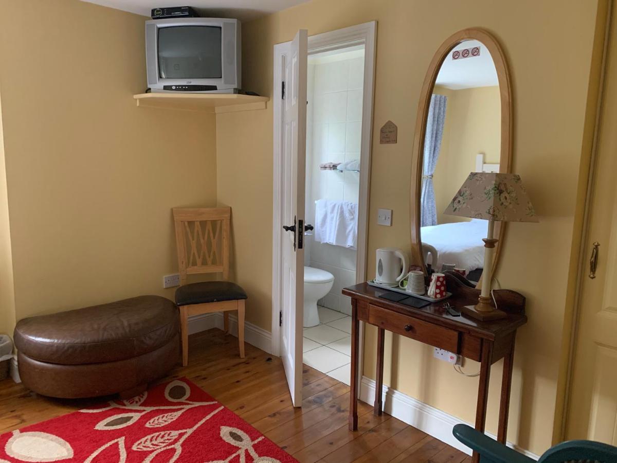 Teac Seain Bar & Bnb Anascaul 외부 사진