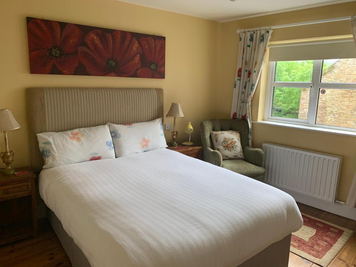 Teac Seain Bar & Bnb Anascaul 외부 사진