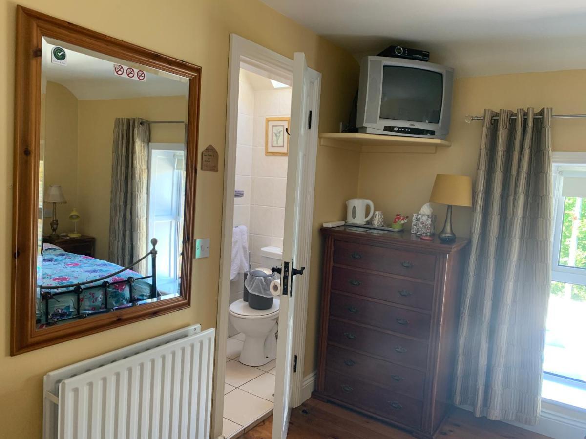 Teac Seain Bar & Bnb Anascaul 외부 사진