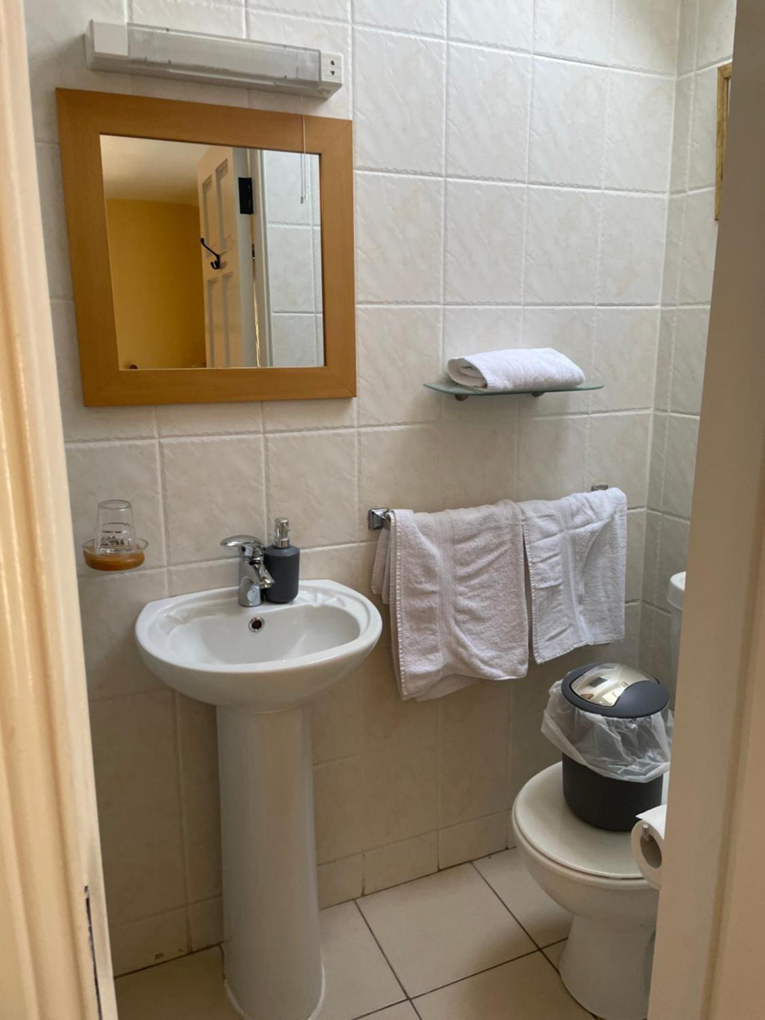 Teac Seain Bar & Bnb Anascaul 외부 사진